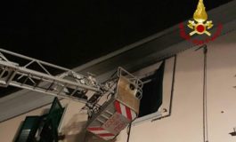 Incendio in un appartamento disabitato. Soccorsa donna incinta