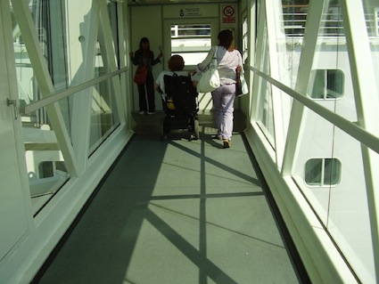 Crociere: al via servizio navetta per disabili