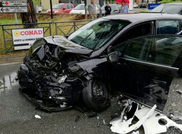 Incidente a Stagno. Coinvolti un tir e cinque auto