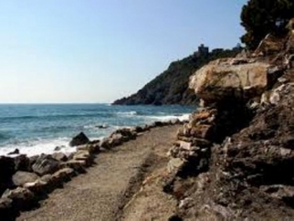 Nuovi pali di illuminazione pubblica a Quercianella
