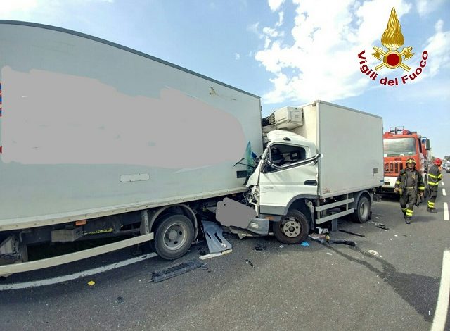 Scontro mortale tra mezzi pesanti in Fi-Pi-Li