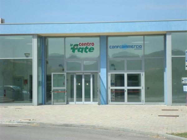Un guado per raggiungere il Centro Commerciale le Fate