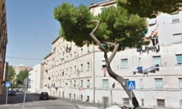 Muore 55enne sulle scale del palazzo