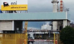 Indicente sul lavoro, esplode quadro elettrico all'Eni di Stagno: tre i feriti
