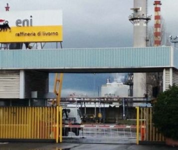 Indicente sul lavoro, esplode quadro elettrico all'Eni di Stagno: tre i feriti