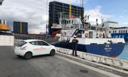 Nave battente bandiera Vanuatu fermata in porto