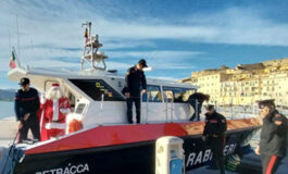 Babbo Natale arriva al reparto pediatrico dell'ospedale di Portoferraio