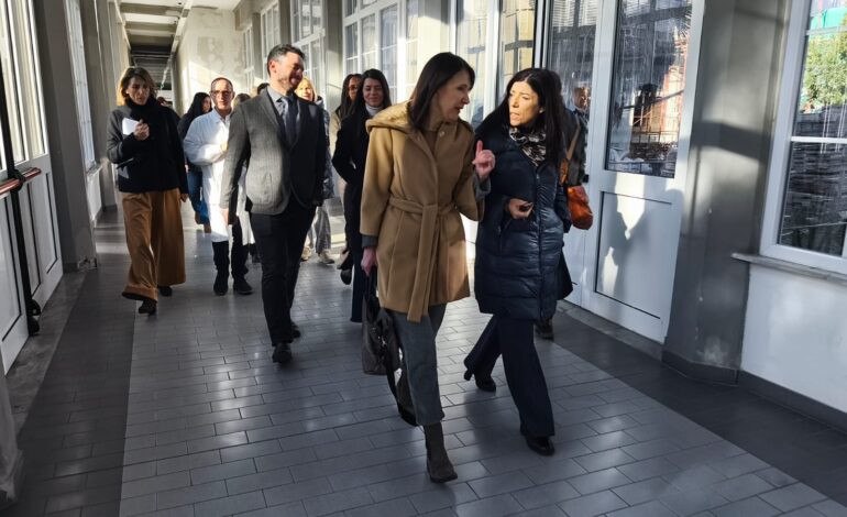 Ospedale di Livorno, l’assessora regionale Monni in visita: “Investiremo sull’ospedale, sull’integrazione e sulla sanità territoriale”