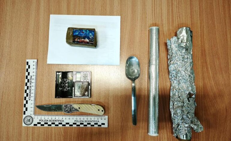 Portoferraio, droga in auto e in casa: denunciato quarantenne