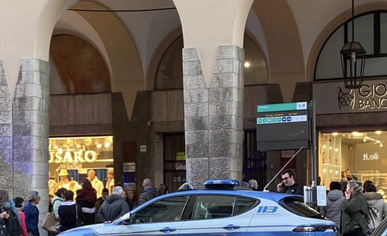 Omicidio in via Grande a Livorno: agente di commercio ucciso a coltellate in uno studio professionale