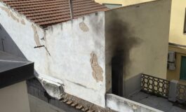 A fuoco palazzina disabitata in via Marradi