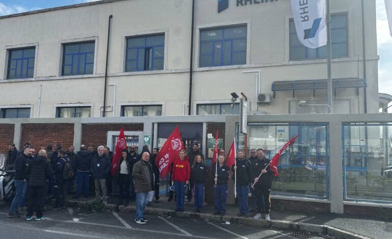 Pierburg, sciopero e presidio davanti allo stabilimento: “Servono risposte concrete sul futuro”