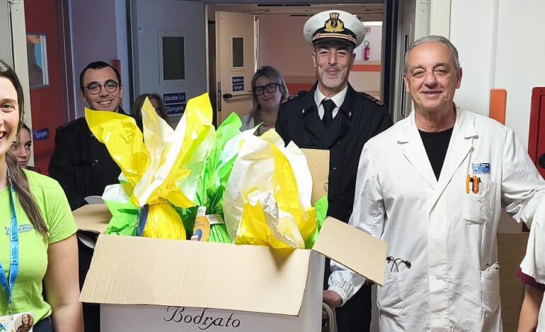 Livorno, uova di Pasqua e gadget in Pediatria: sorpresa per i bambini ricoverati all’ospedale