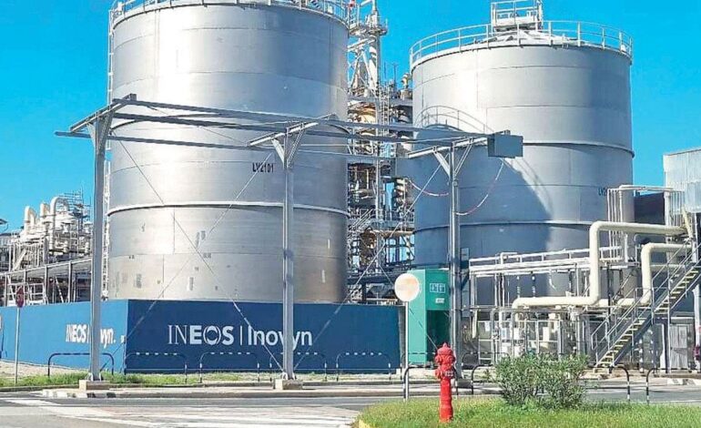 Colpo di scena a Rosignano: Ineos Inovyn vende gli stabilimenti, passano a Esseco Industrial