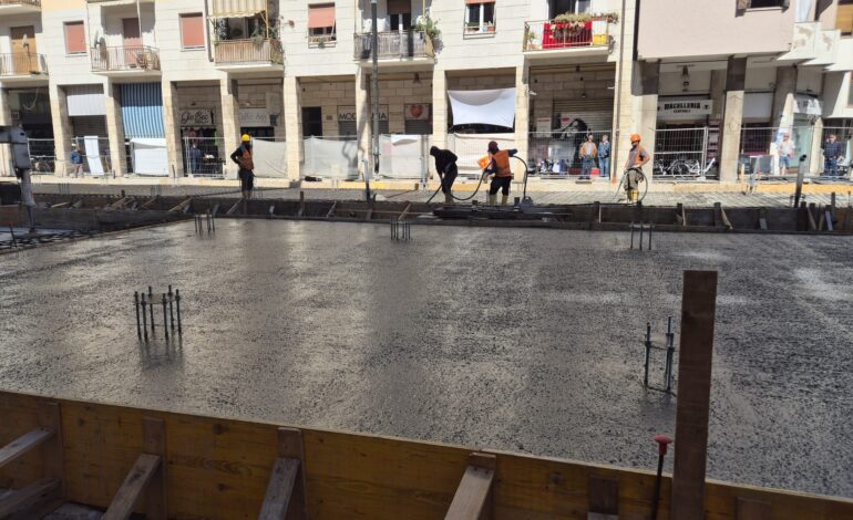 Nuovo mercato, maxi getto di calcestruzzo: prende forma la struttura in via Buontalenti