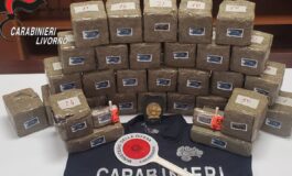 Fermati con 50 panetti di hashish nell'auto. Arrestati due tunisini