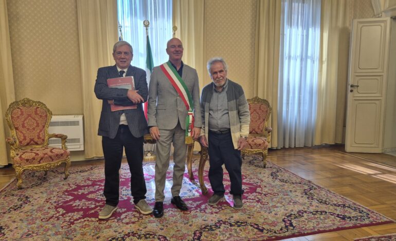 Livorno, il sindaco Salvetti incontra a Palazzo Comunale i professori emeriti Turini e Lorenzini