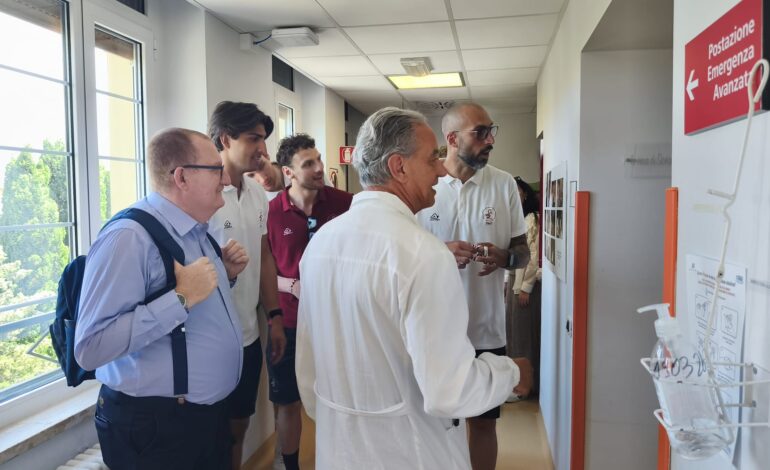 Visita speciale in ospedale: i giocatori della Libertas dai bambini della Pediatria