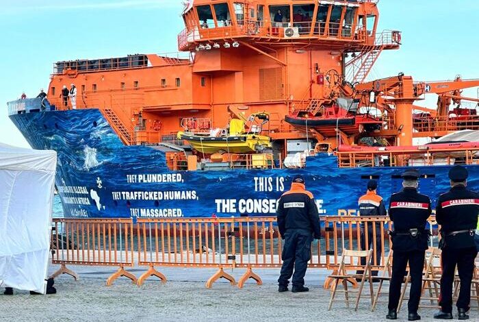 Attraccata la nave con 35 persone salvate nel Mediterraneo
