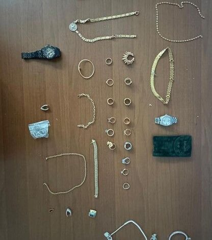Fonti del Corallo: denaro e gioielli sospetti, la Polizia sequestra il bottino