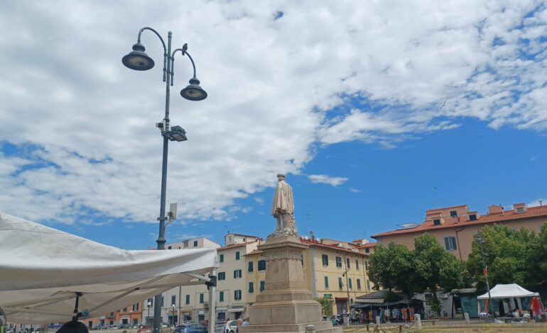 Piazza Garibaldi cambia volto: arriva una nuova illuminazione a LED