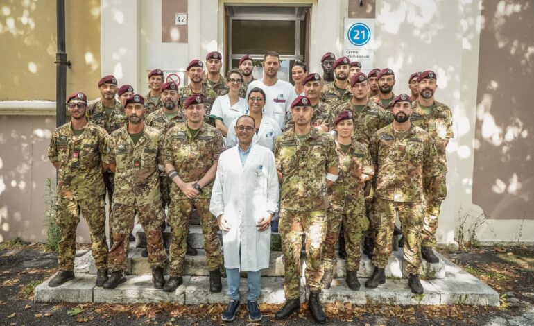 Ospedale, paracadutisti della Folgore al Centro Trasfusionale per donare sangue e plasma