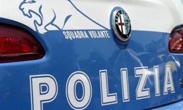 Arrestato per aggressione fuori dal negozio con un machete