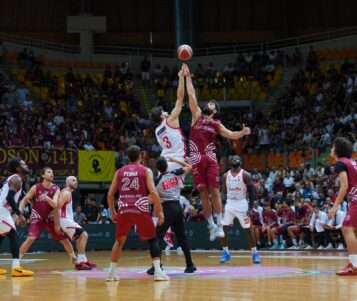 Libertas, buona la prima: vittoria in volata contro Pistoia (63-62)